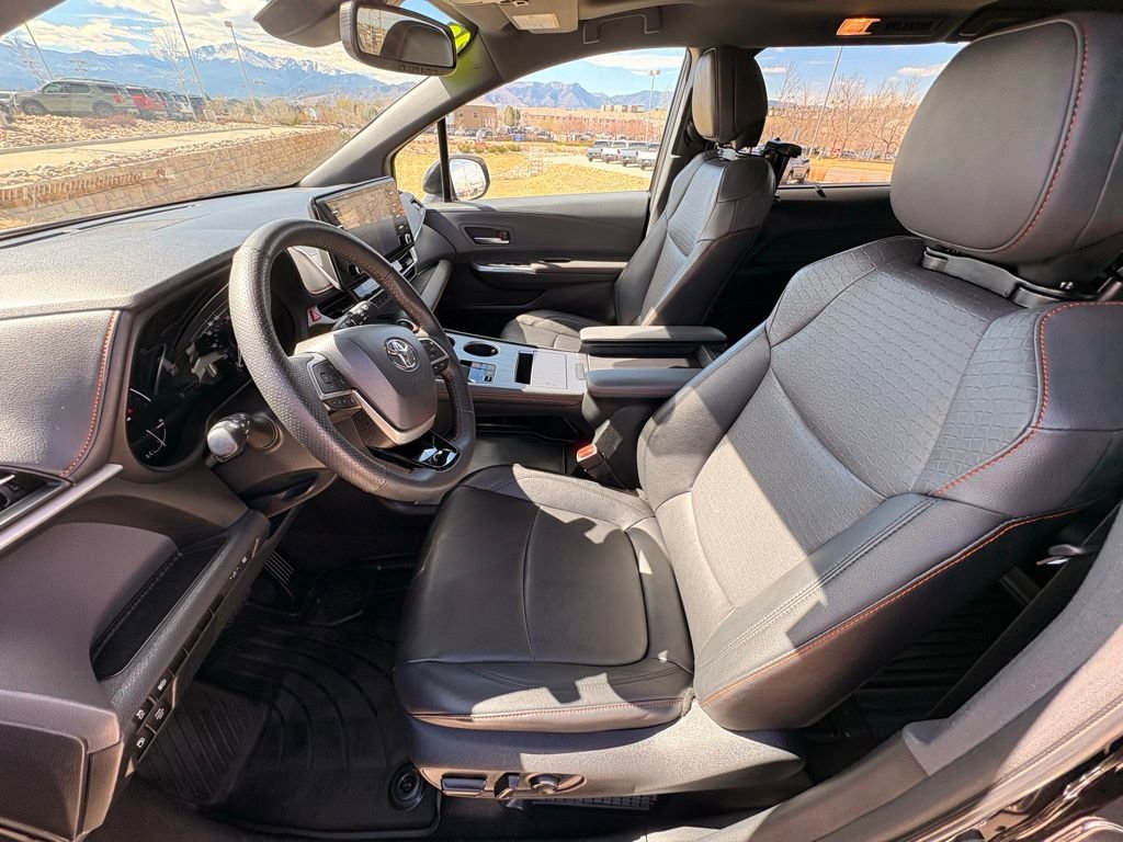 Used 2023 Toyota Sienna XSE AWD/4WD image 13