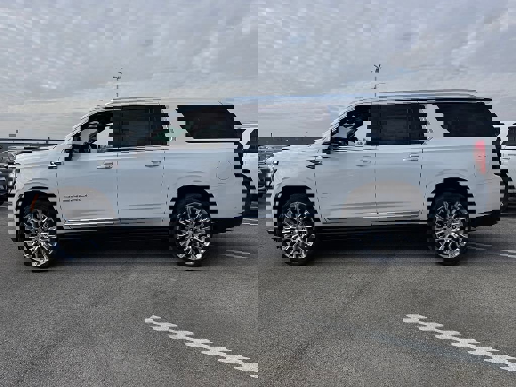 New 2026 GMC Yukon XL Denali w/ Denali Reserve Package image 3