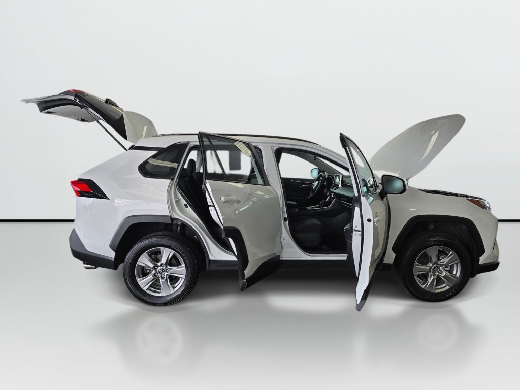 Used 2025 Toyota RAV4 XLE AWD/4WD image 9