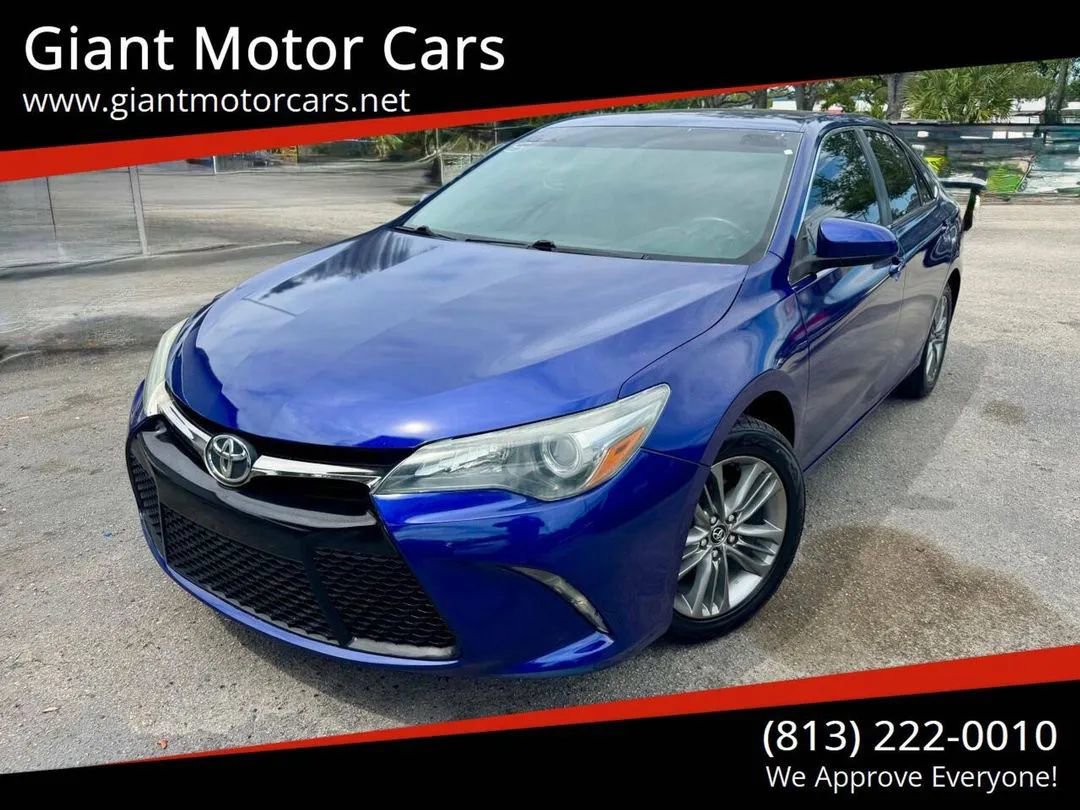 Used 2015 Toyota Camry SE FWD image 1