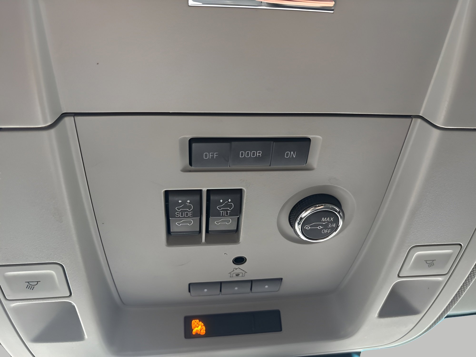 Used 2020 Chevrolet Suburban Premier image 28