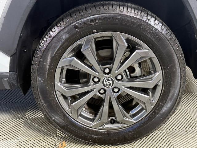 Used 2023 Toyota RAV4 XLE Premium image 11