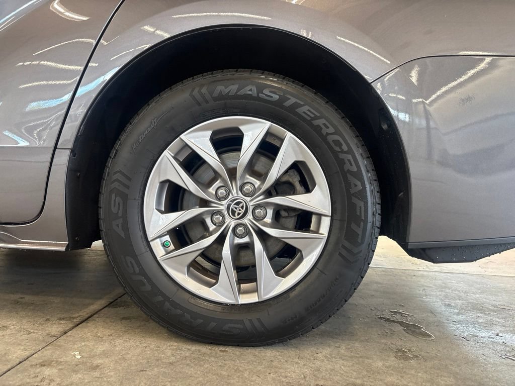 Used 2021 Toyota Sienna XLE AWD/4WD image 27