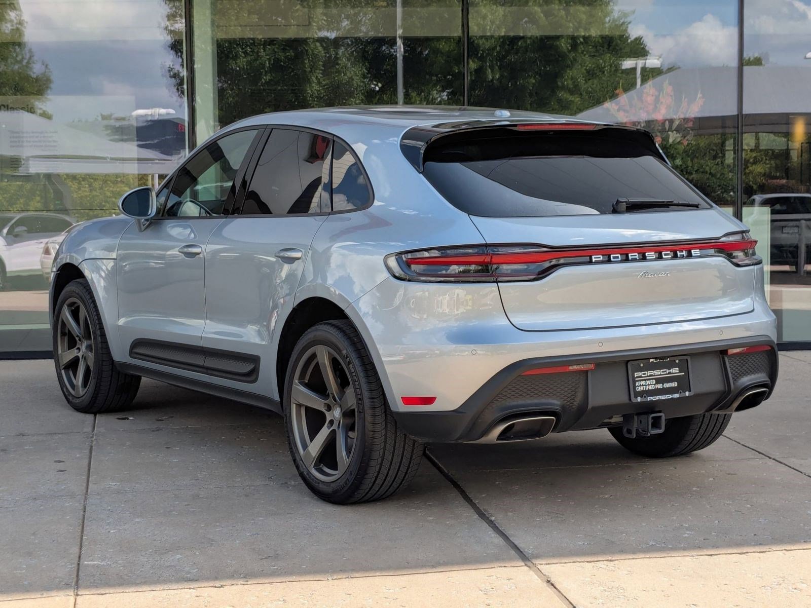 Certified 2026 Porsche Macan AWD/4WD image 3