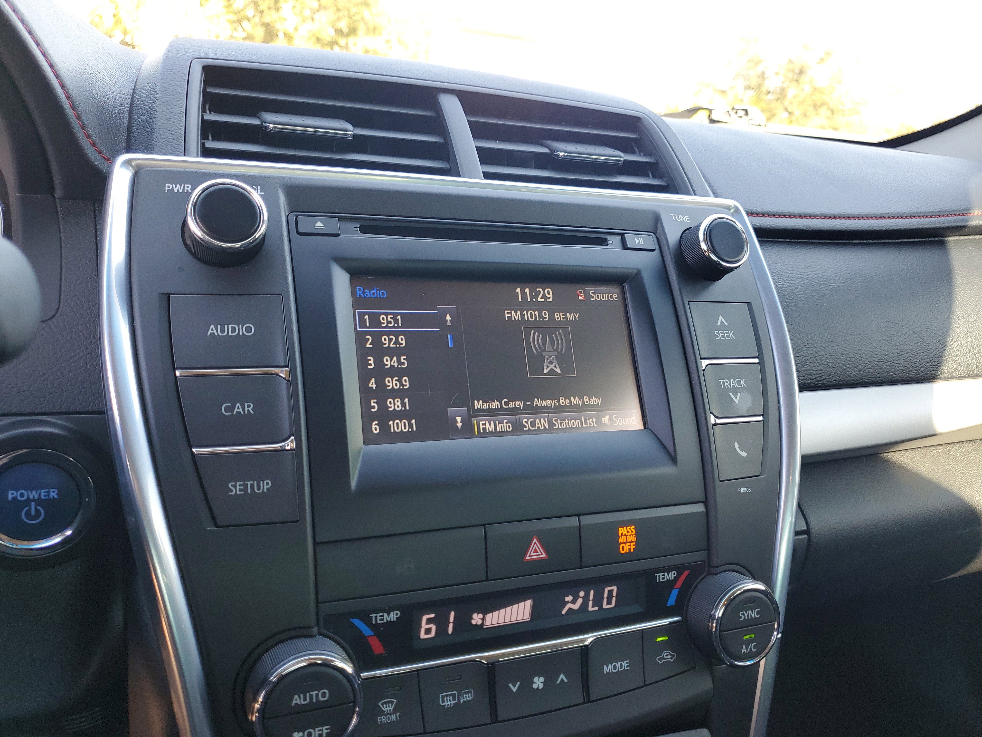 Used 2015 Toyota Camry XLE image 18