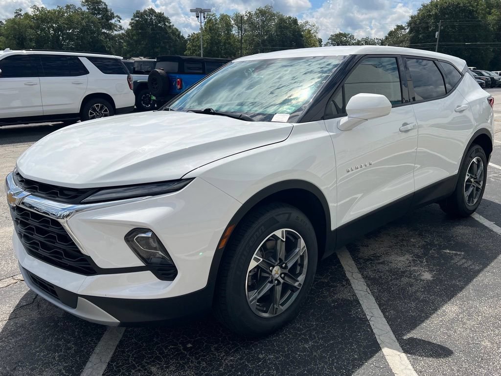 Used 2025 Chevrolet Blazer LT FWD image 24
