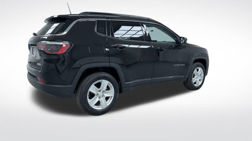 Used 2022 Jeep Compass Latitude w/ Sun and Sound Group AWD/4WD image 8