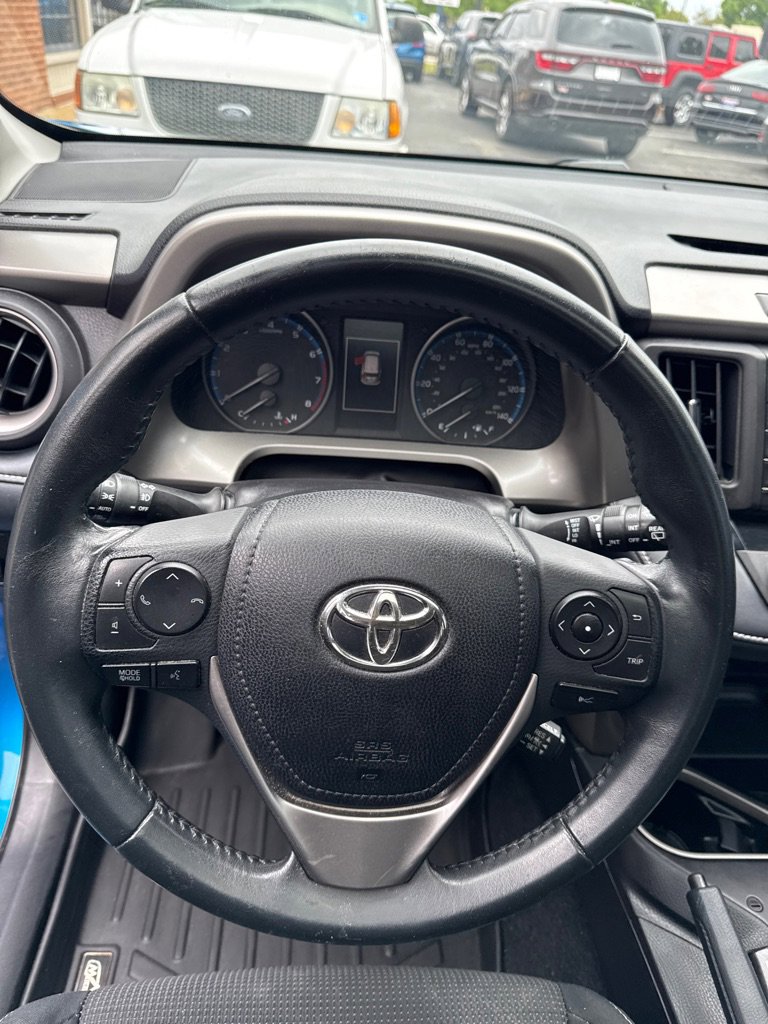 Used 2018 Toyota RAV4 XLE AWD/4WD image 10
