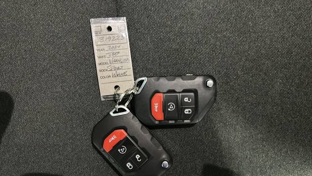 Used 2024 Jeep Wrangler Unlimited Sport AWD/4WD image 8