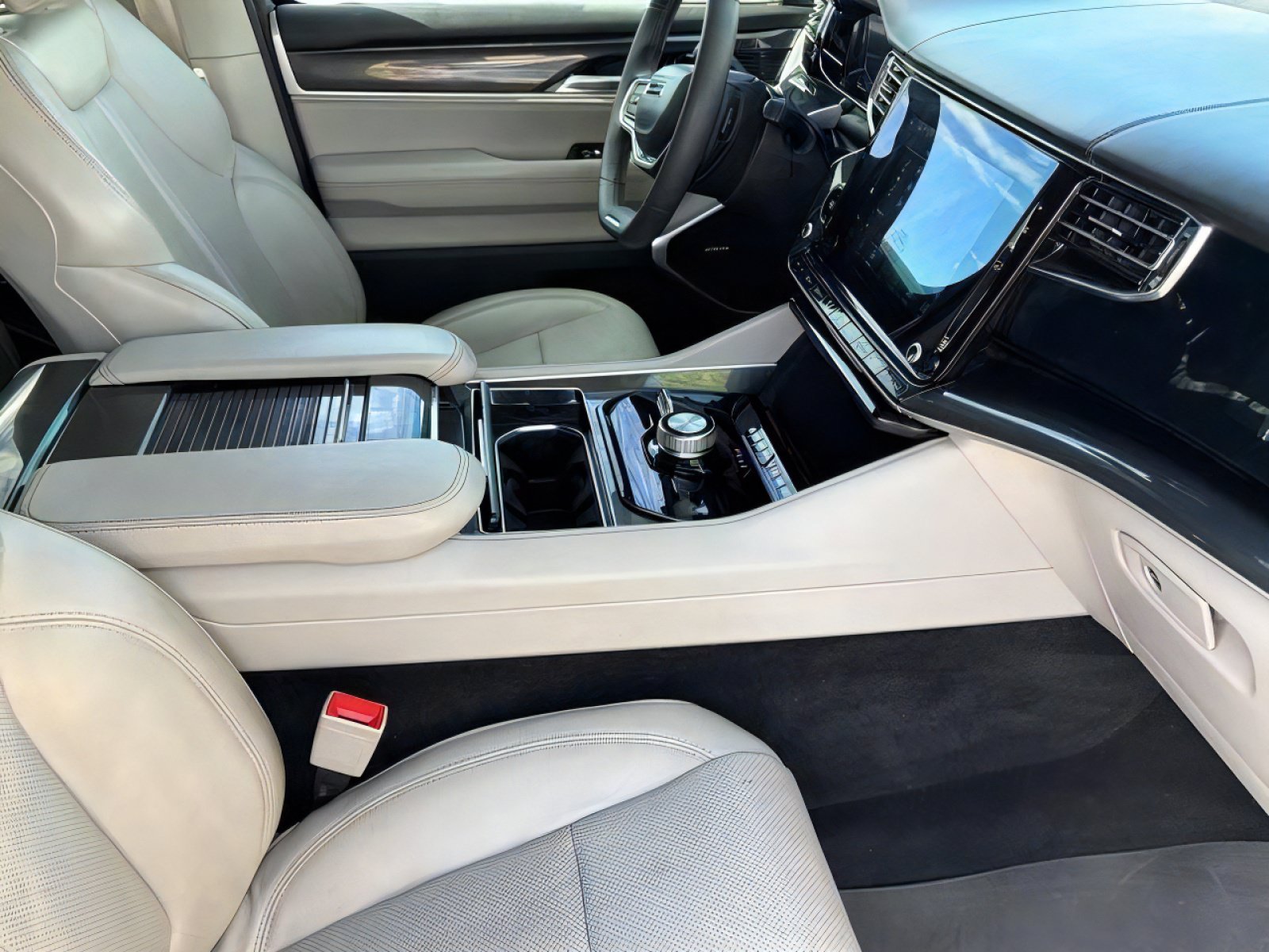 Used 2022 Jeep Wagoneer Series I AWD/4WD image 10