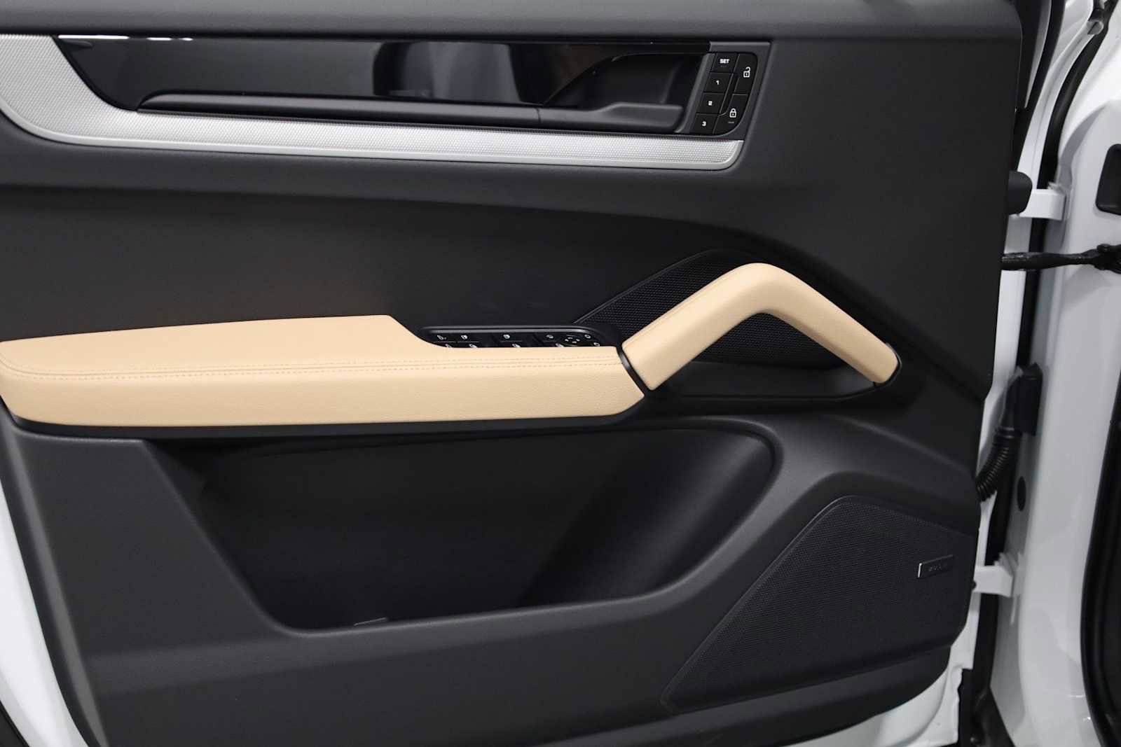 New 2026 Porsche Cayenne Coupe AWD/4WD image 16