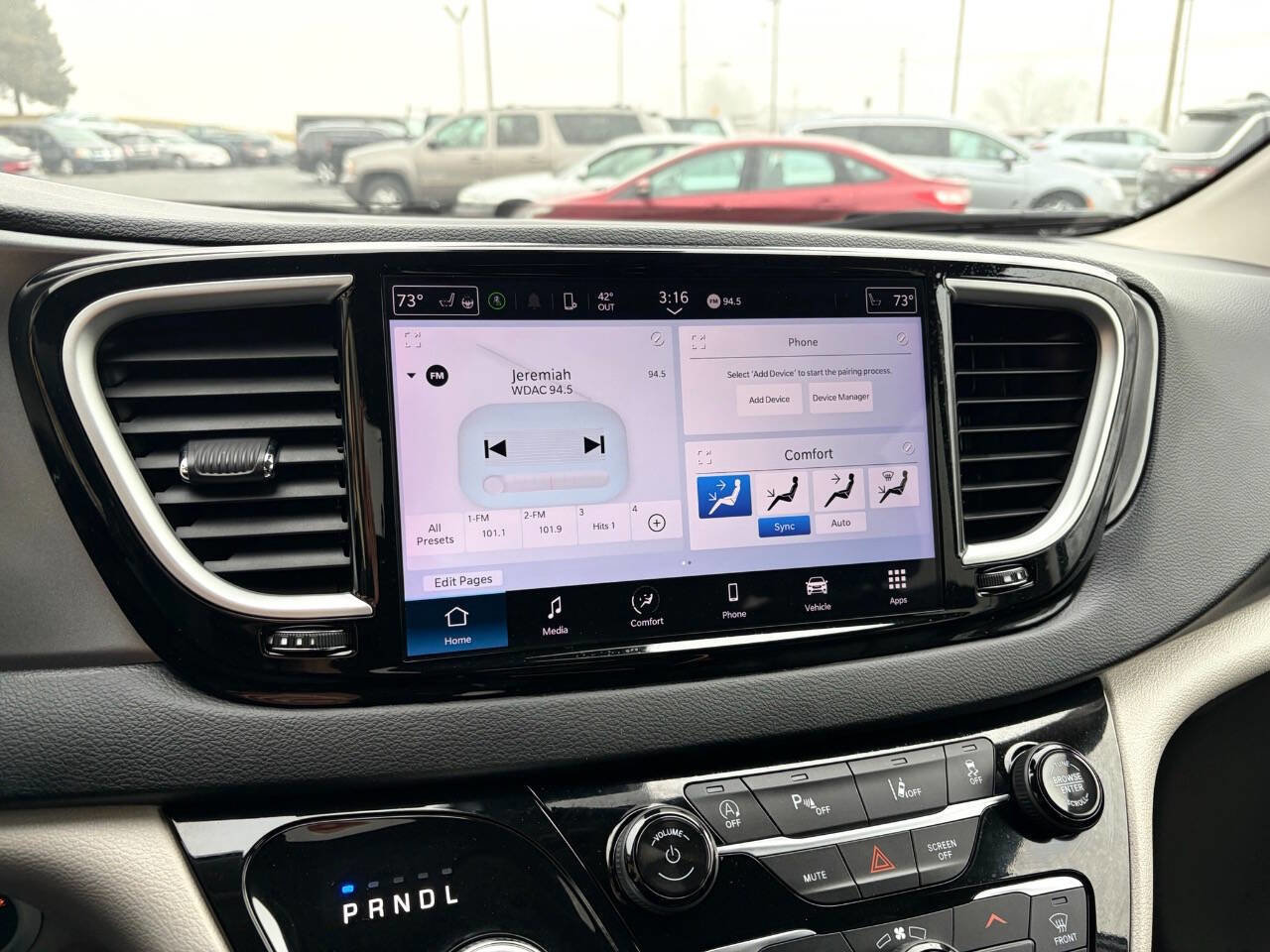 Used 2024 Chrysler Pacifica Touring-L image 23