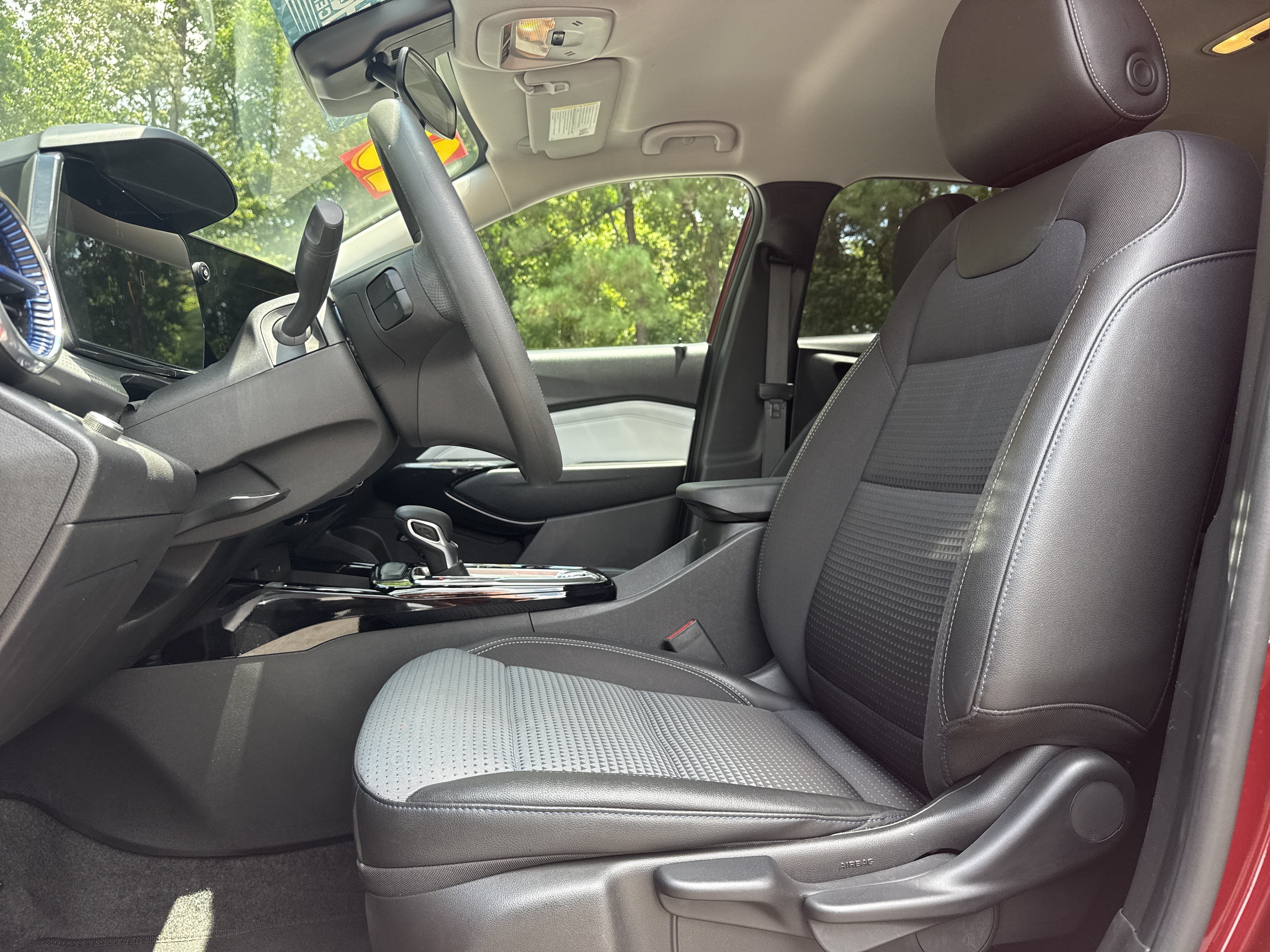 Used 2025 Chevrolet Trax LT FWD image 25