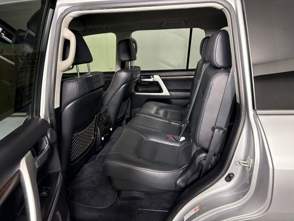 Used 2016 Toyota Land Cruiser image 27