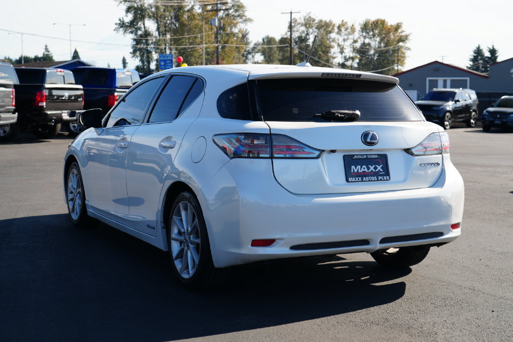 Used 2013 Lexus CT 200h w/ Premium Pkg w/Navigation FWD image 10