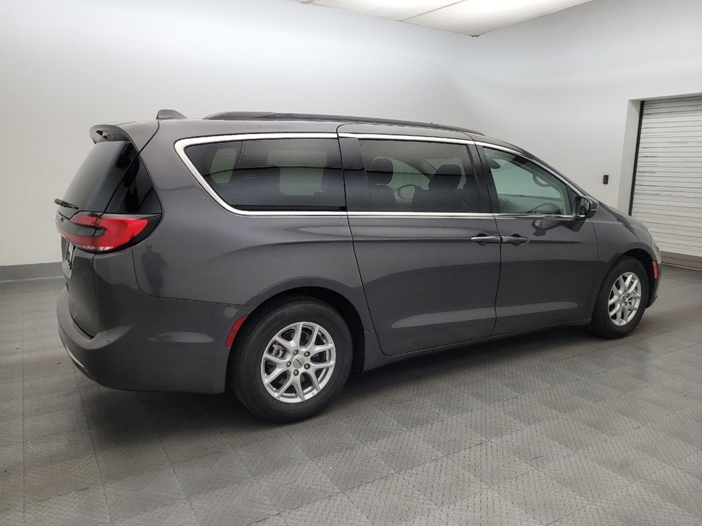 Used 2022 Chrysler Pacifica Touring-L FWD image 10