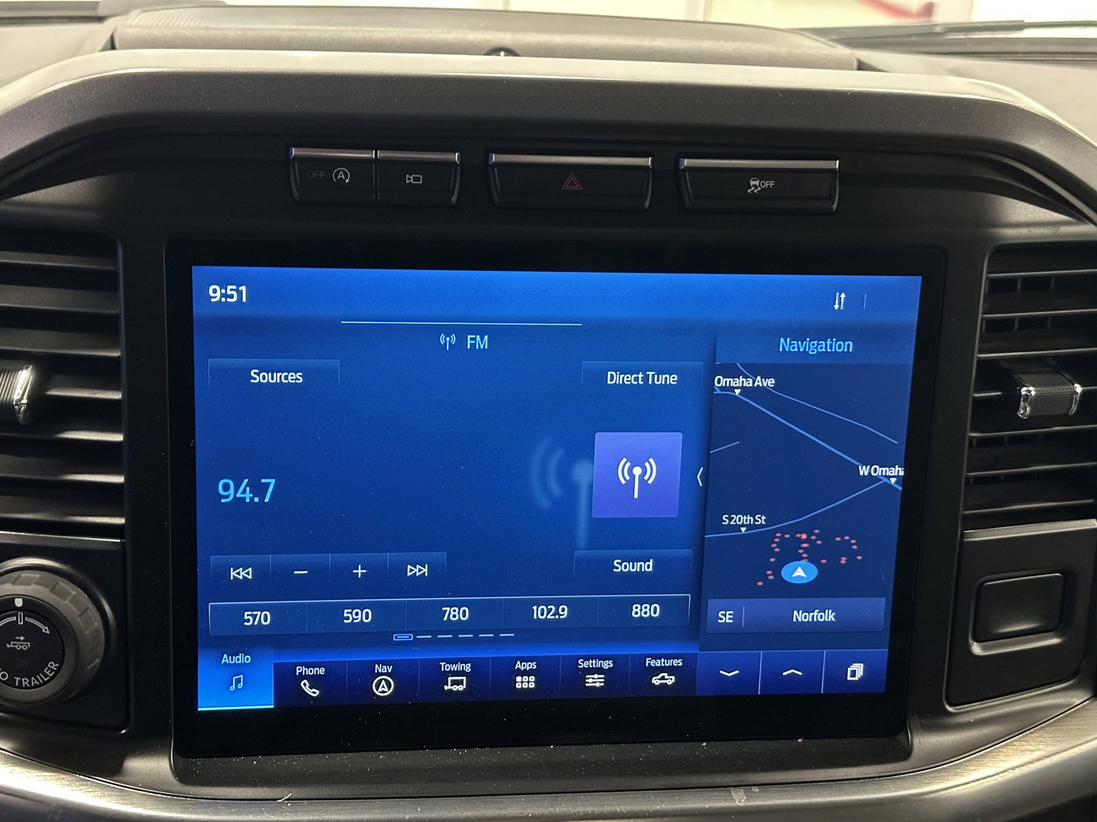 Used 2023 Ford F150 Lariat w/ Trailer Tow Package image 31