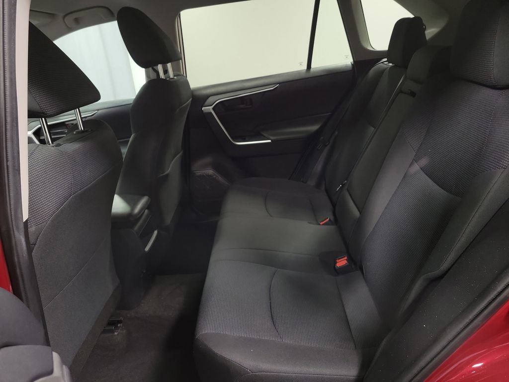 Used 2021 Toyota RAV4 LE image 21