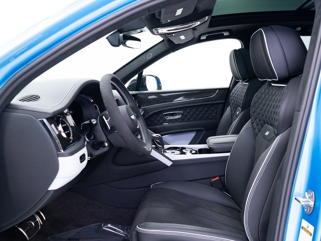Used 2025 Bentley Bentayga image 15