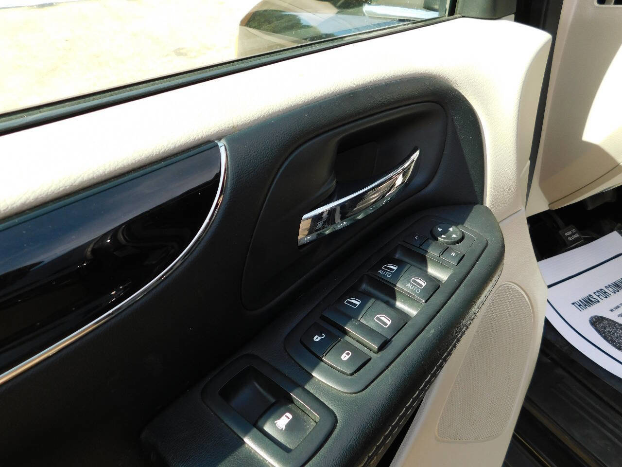 Used 2017 Dodge Grand Caravan SXT image 21