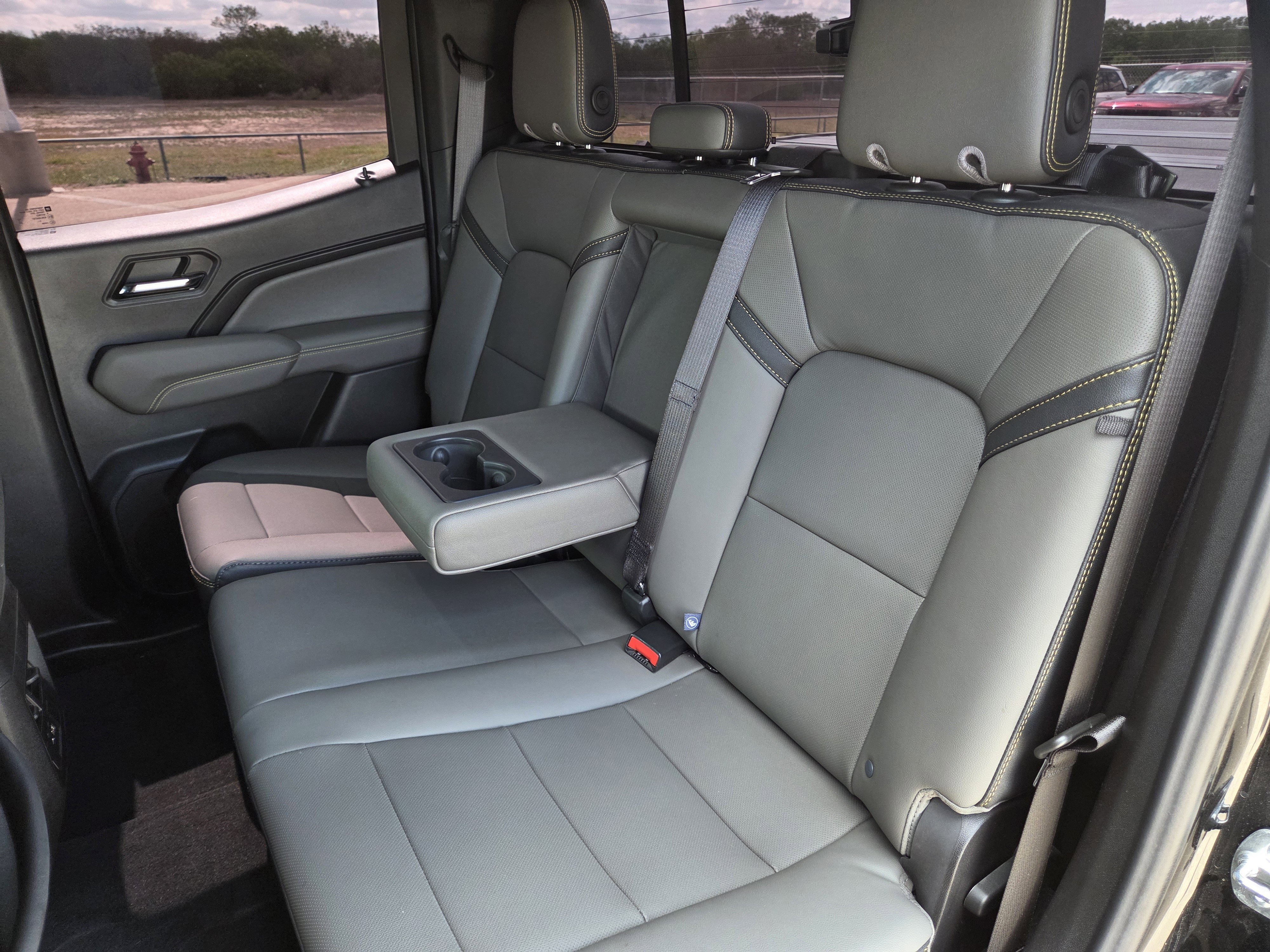 Used 2024 Chevrolet Colorado ZR2 w/ ZR2 Convenience Package III image 24