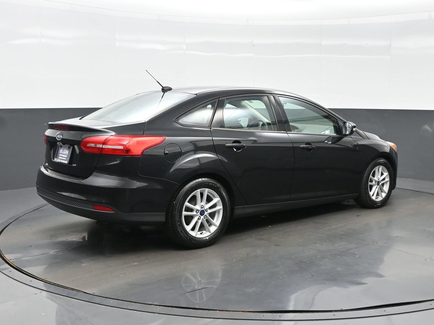 Used 2015 Ford Focus SE FWD image 6
