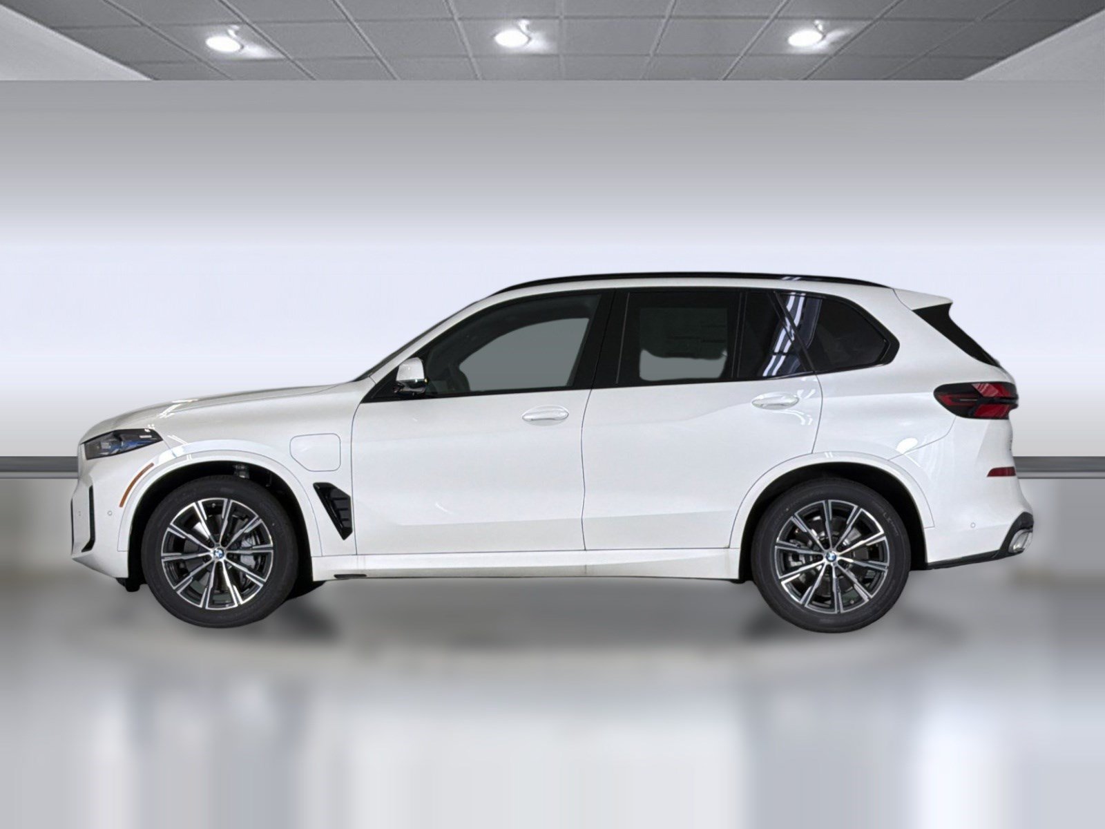 New 2026 BMW X5 xDrive50e w/ M Sport Package AWD/4WD image 2