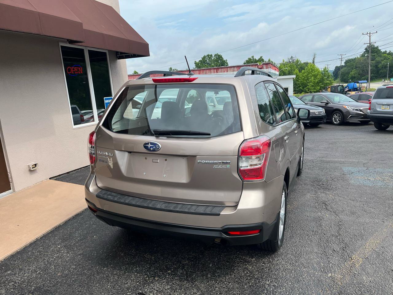 Used 2015 Subaru Forester 2.5i w/ Alloy Wheel Package AWD/4WD image 6