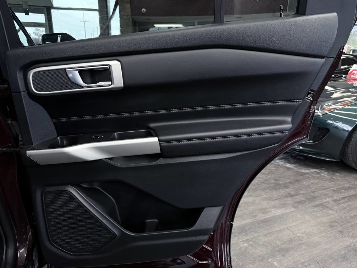 Used 2022 Ford Explorer XLT w/ Equipment Group 202A image 31