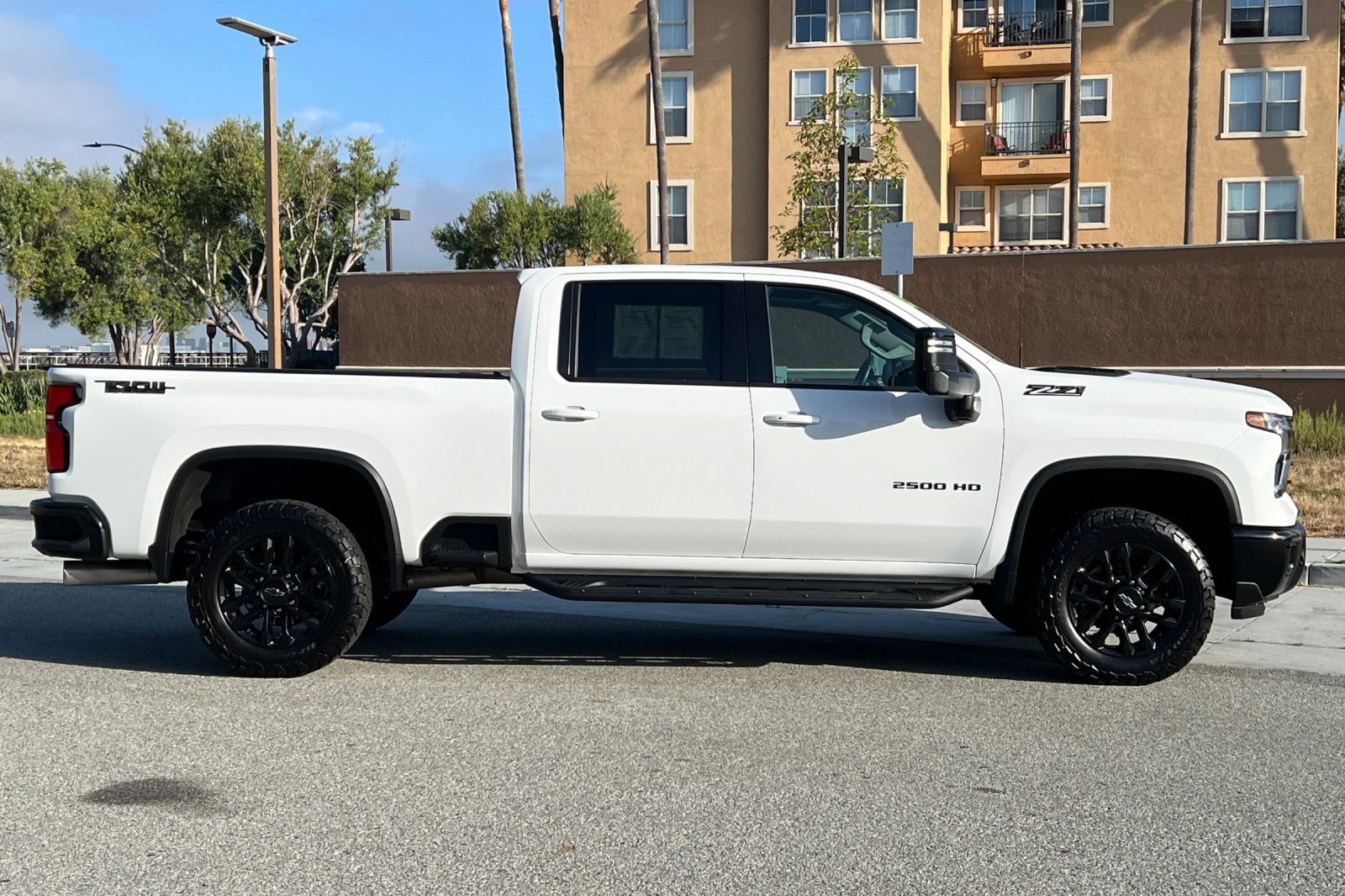 Used 2025 Chevrolet Silverado 2500 LTZ w/ LTZ Plus Package image 3