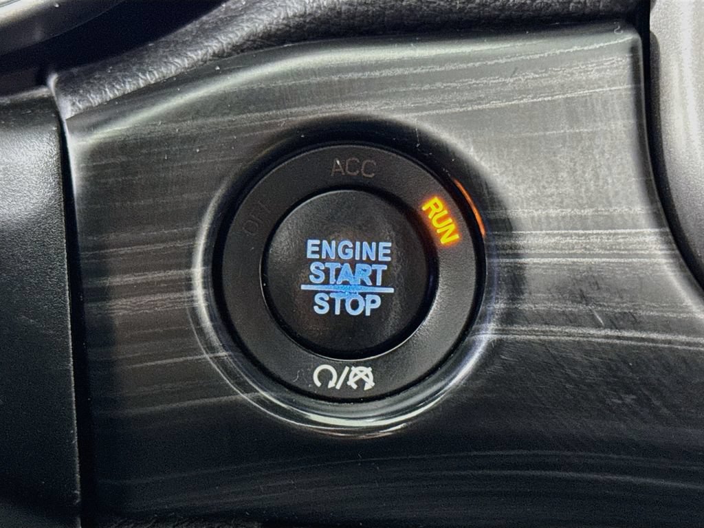 Used 2020 Jeep Grand Cherokee Laredo AWD/4WD image 28