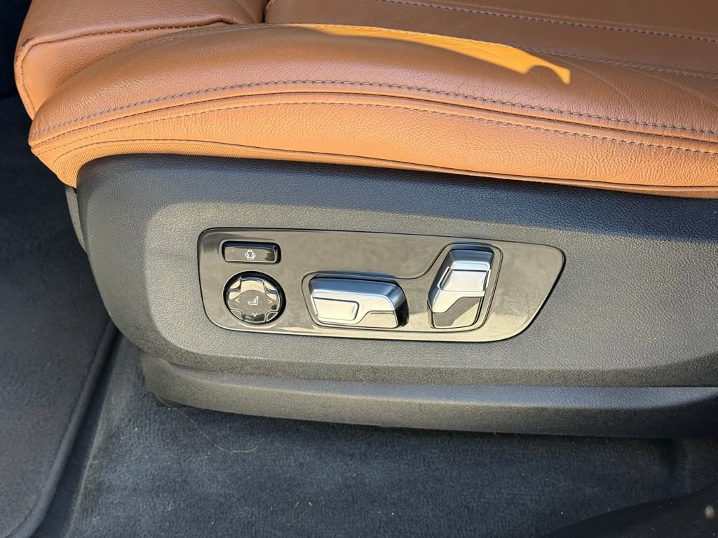 Used 2021 BMW X7 xDrive40i w/ Premium Package image 19