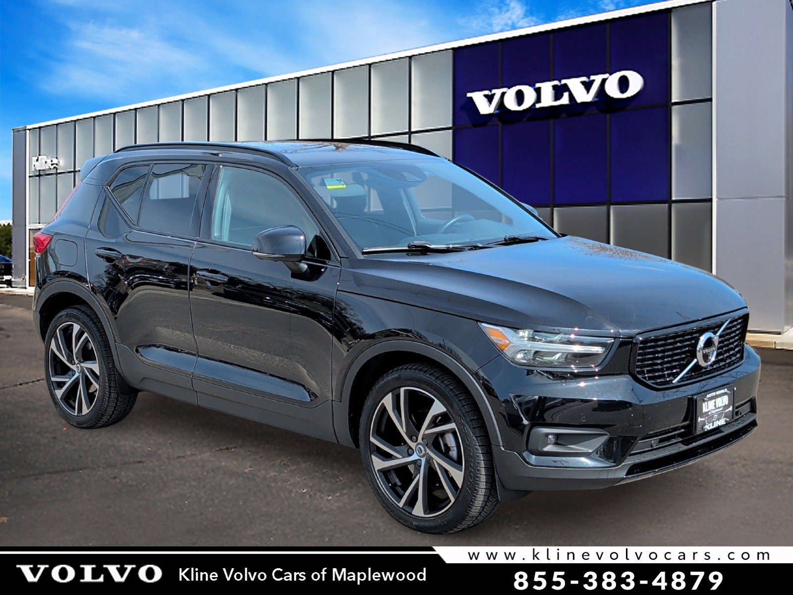 Used 2022 Volvo XC40 T5 R-Design image 1