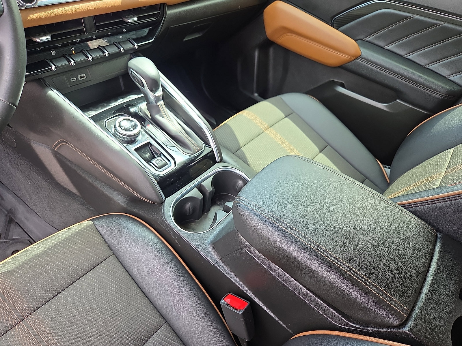 Used 2024 GMC Canyon AT4 image 25