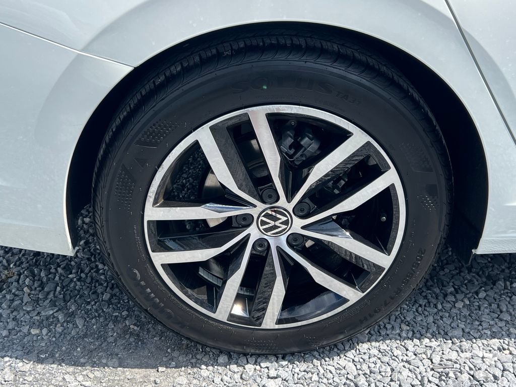 Used 2025 Volkswagen Jetta SE FWD image 13