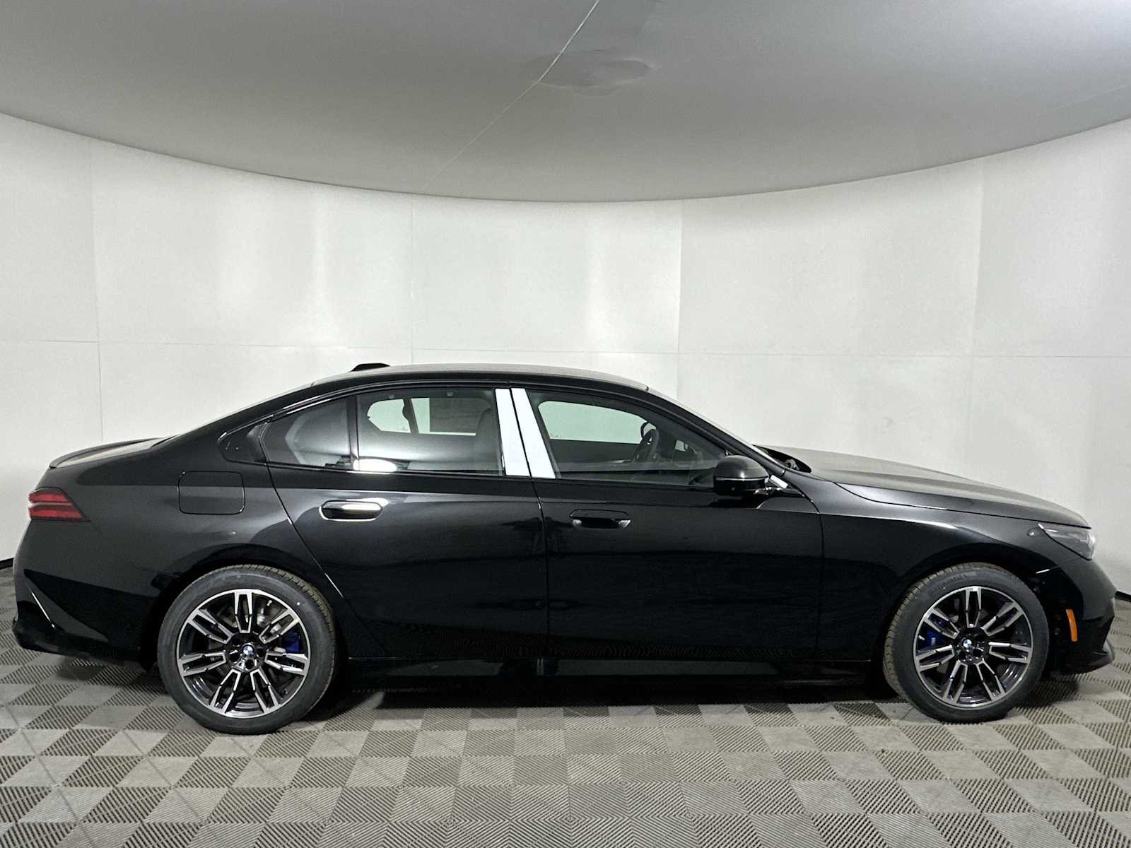 New 2026 BMW 550e xDrive w/ Executive Package image 8