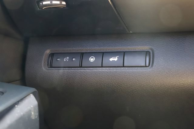 Used 2025 Nissan Pathfinder SV AWD/4WD image 37