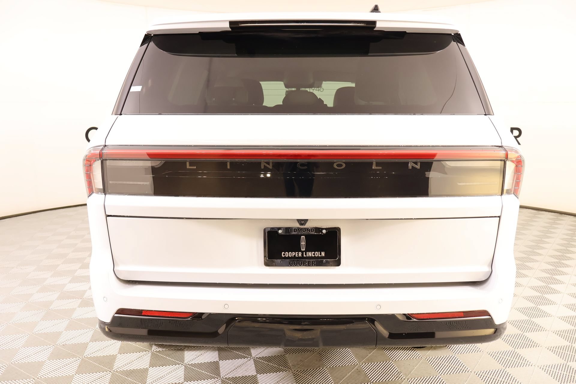 New 2026 Lincoln Navigator Premiere AWD/4WD image 23