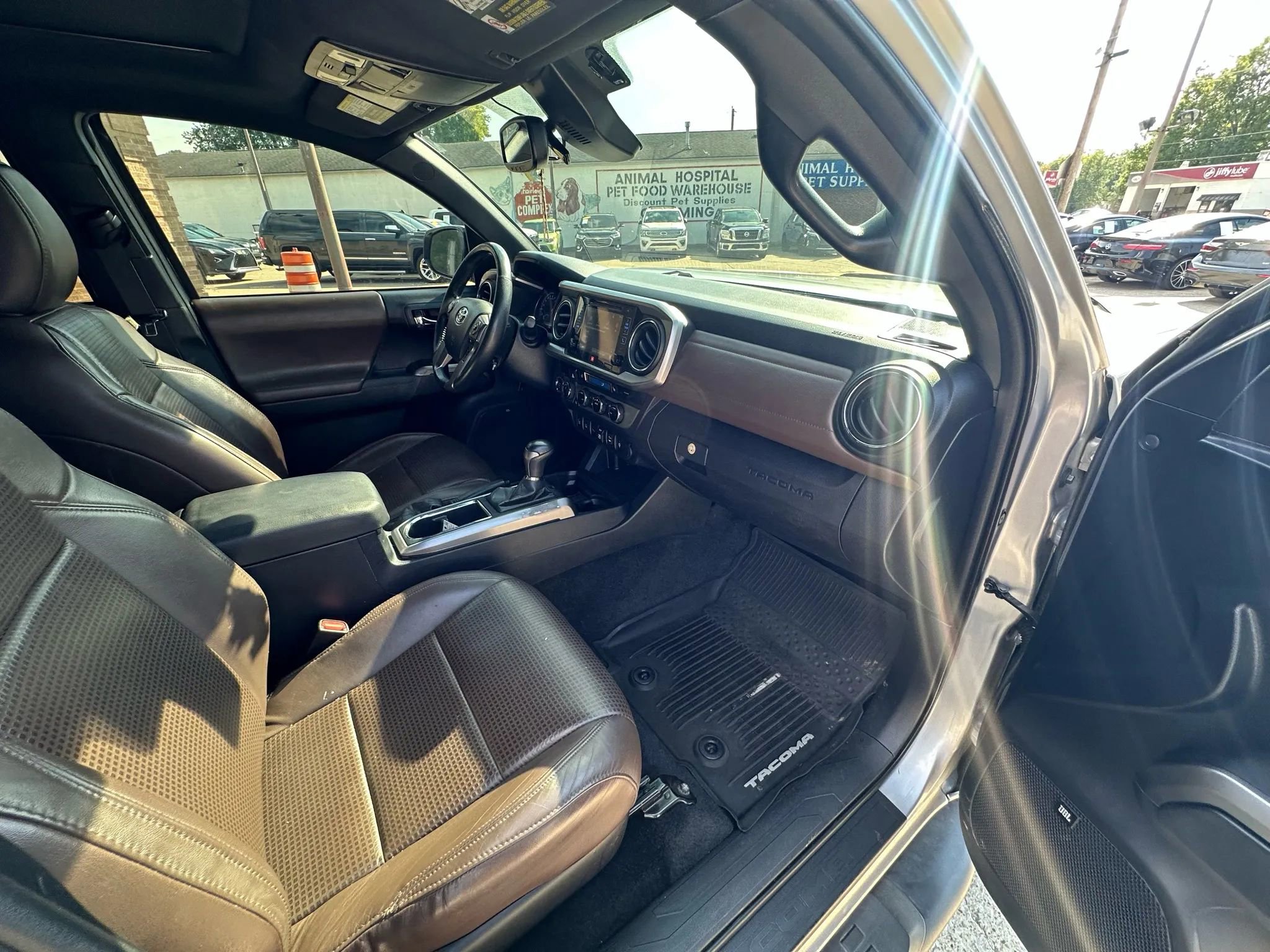 Used 2018 Toyota Tacoma Limited image 10