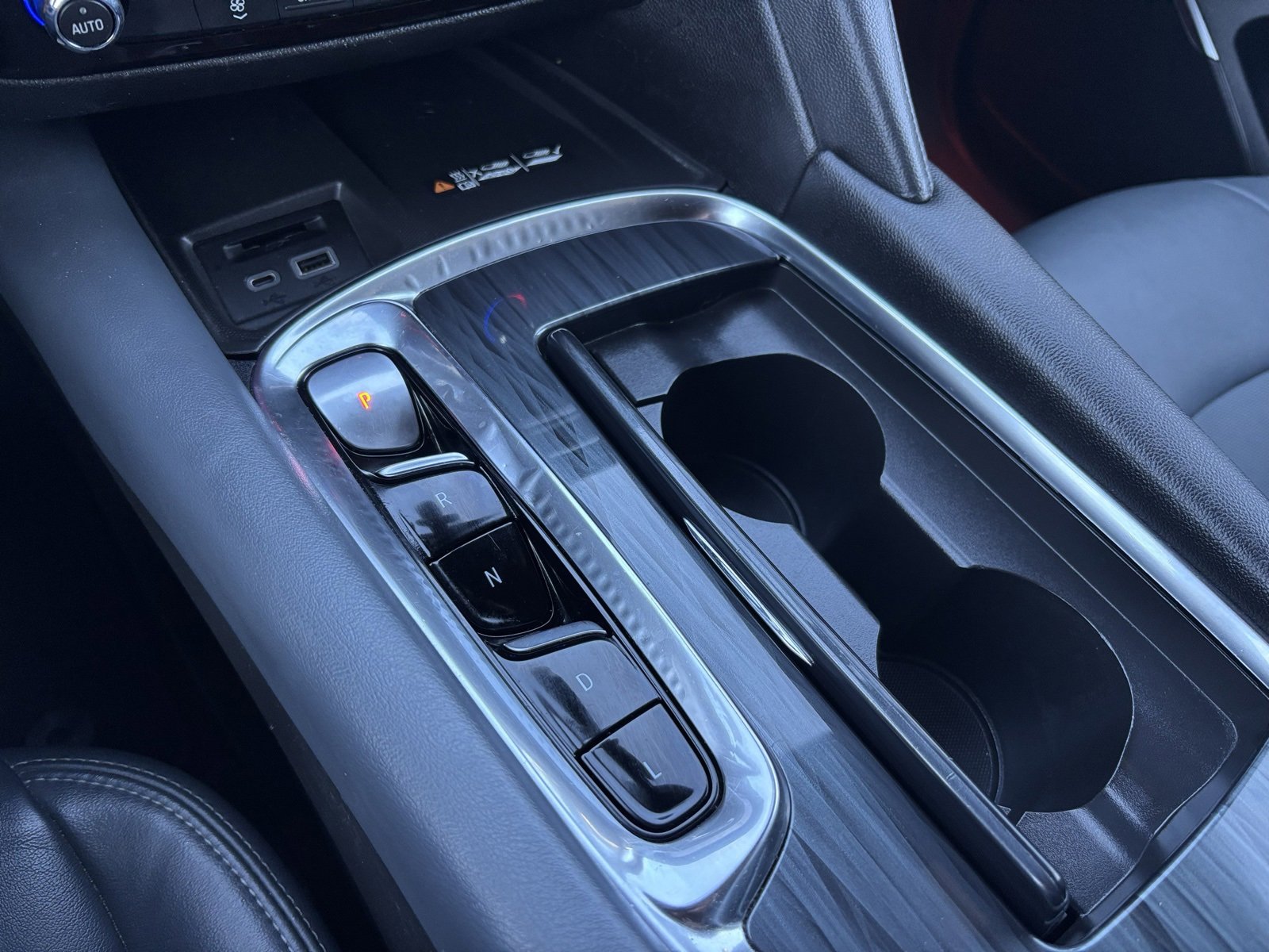 Used 2022 Buick Enclave Essence w/ LPO, Cargo Package image 25