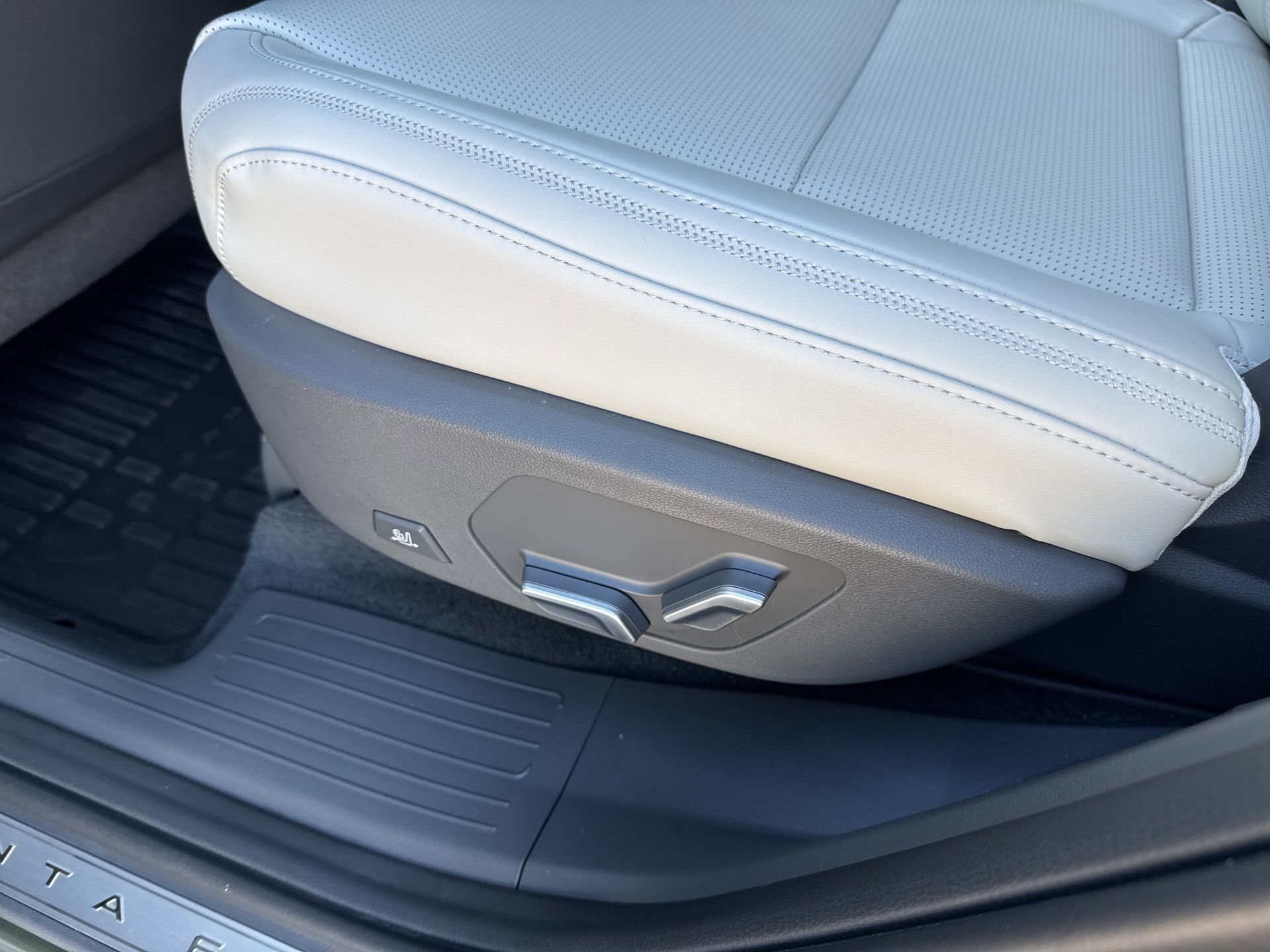 Used 2025 Hyundai Santa Fe Calligraphy image 26