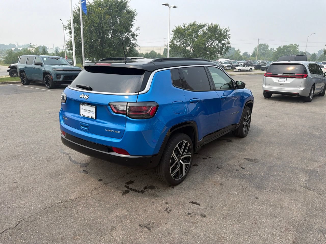 Used 2025 Jeep Compass Limited w/ Elite Group AWD/4WD image 3