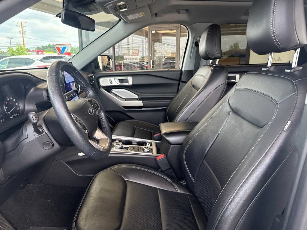 Used 2023 Ford Explorer Limited w/ Limited Technology Package AWD/4WD image 15