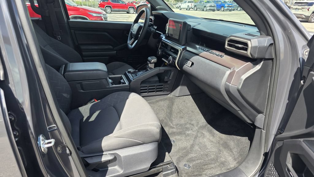Used 2025 Toyota Tacoma SR5 AWD/4WD image 6