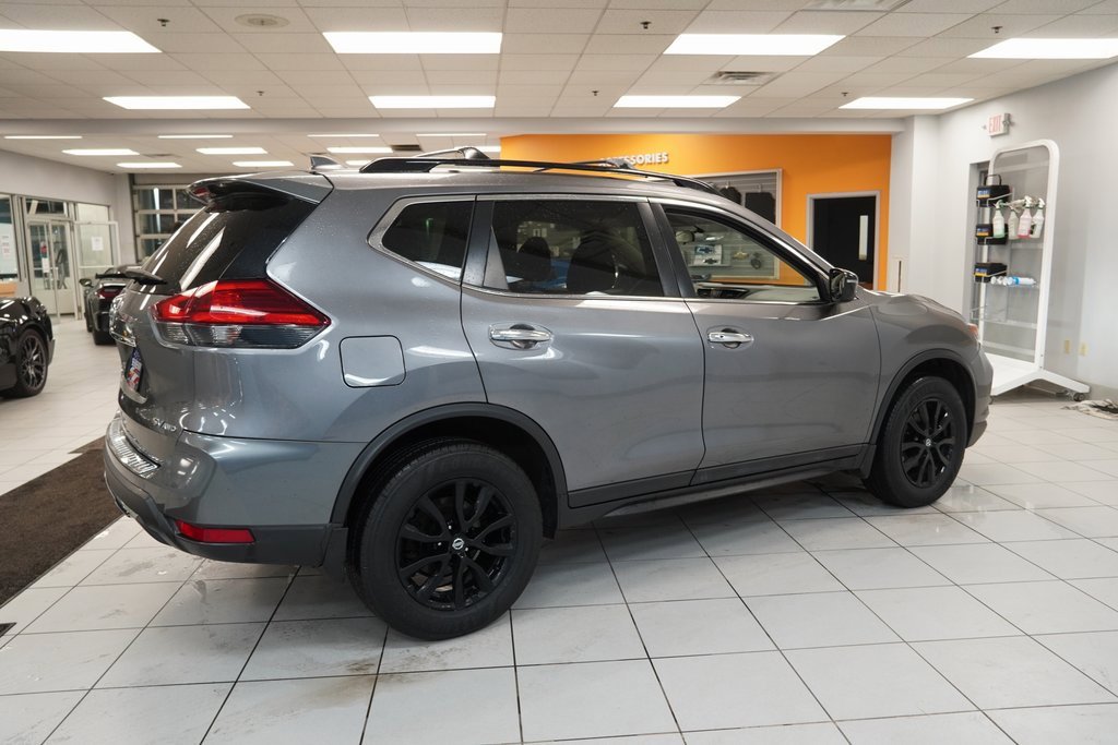 Used 2017 Nissan Rogue SV w/ Midnight Edition image 11