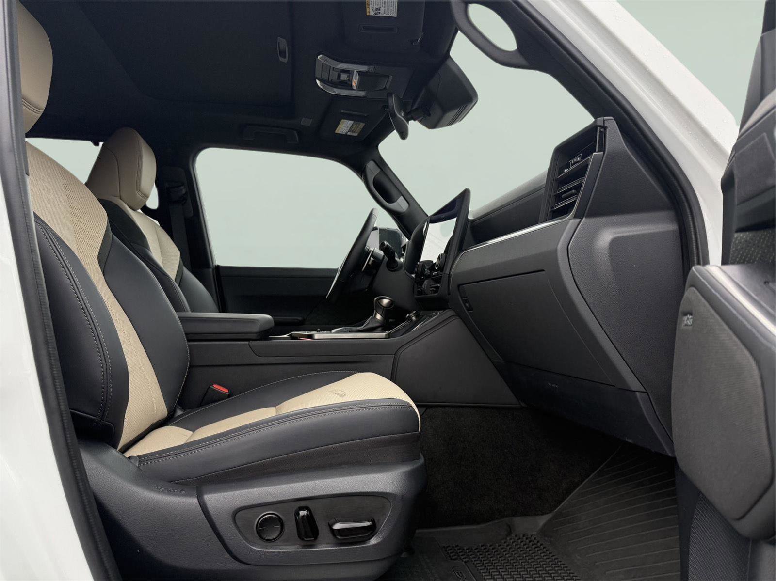 Used 2024 Lexus GX 550 image 25