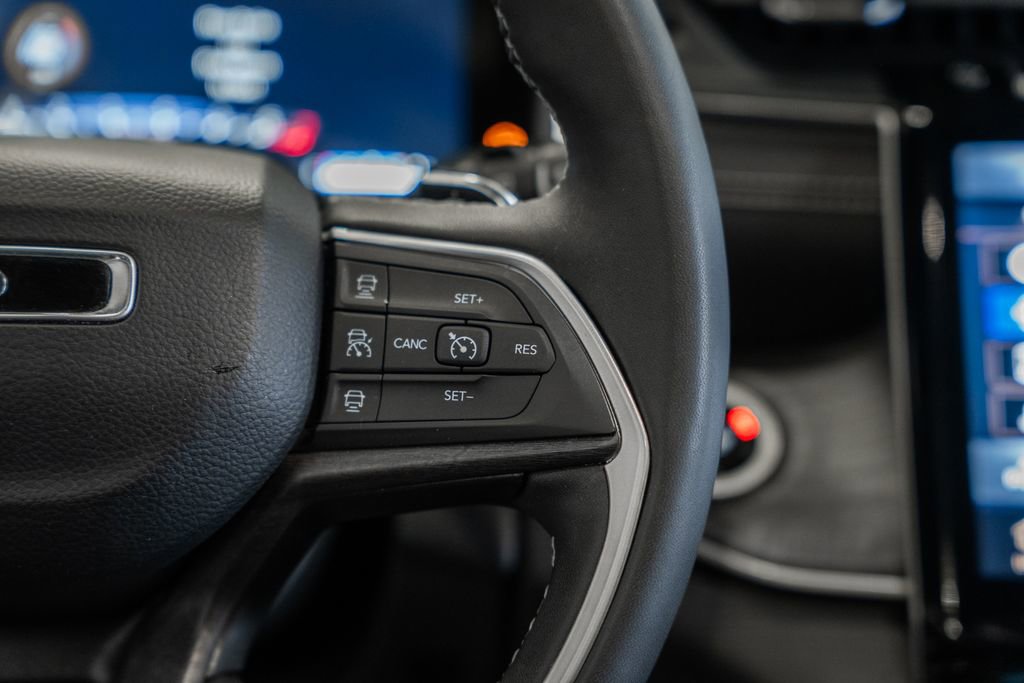 Used 2024 Jeep Grand Cherokee L Limited w/ Luxury Tech Group II image 35