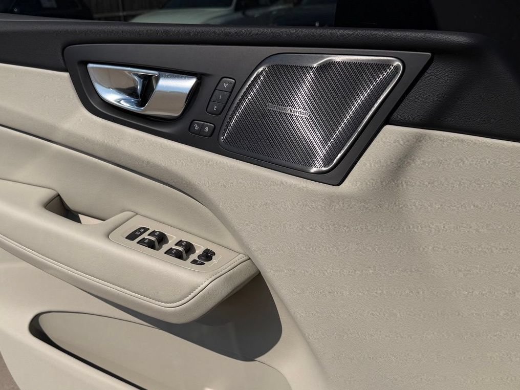 New 2027 Volvo XC60 B5 Ultra AWD/4WD image 17