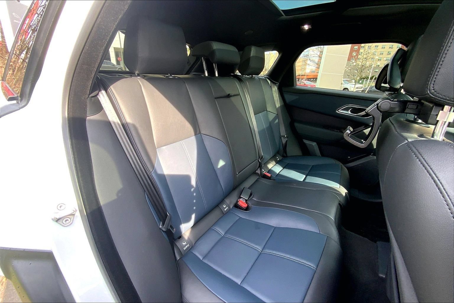Certified 2026 Land Rover Range Rover Velar Dynamic SE AWD/4WD image 19