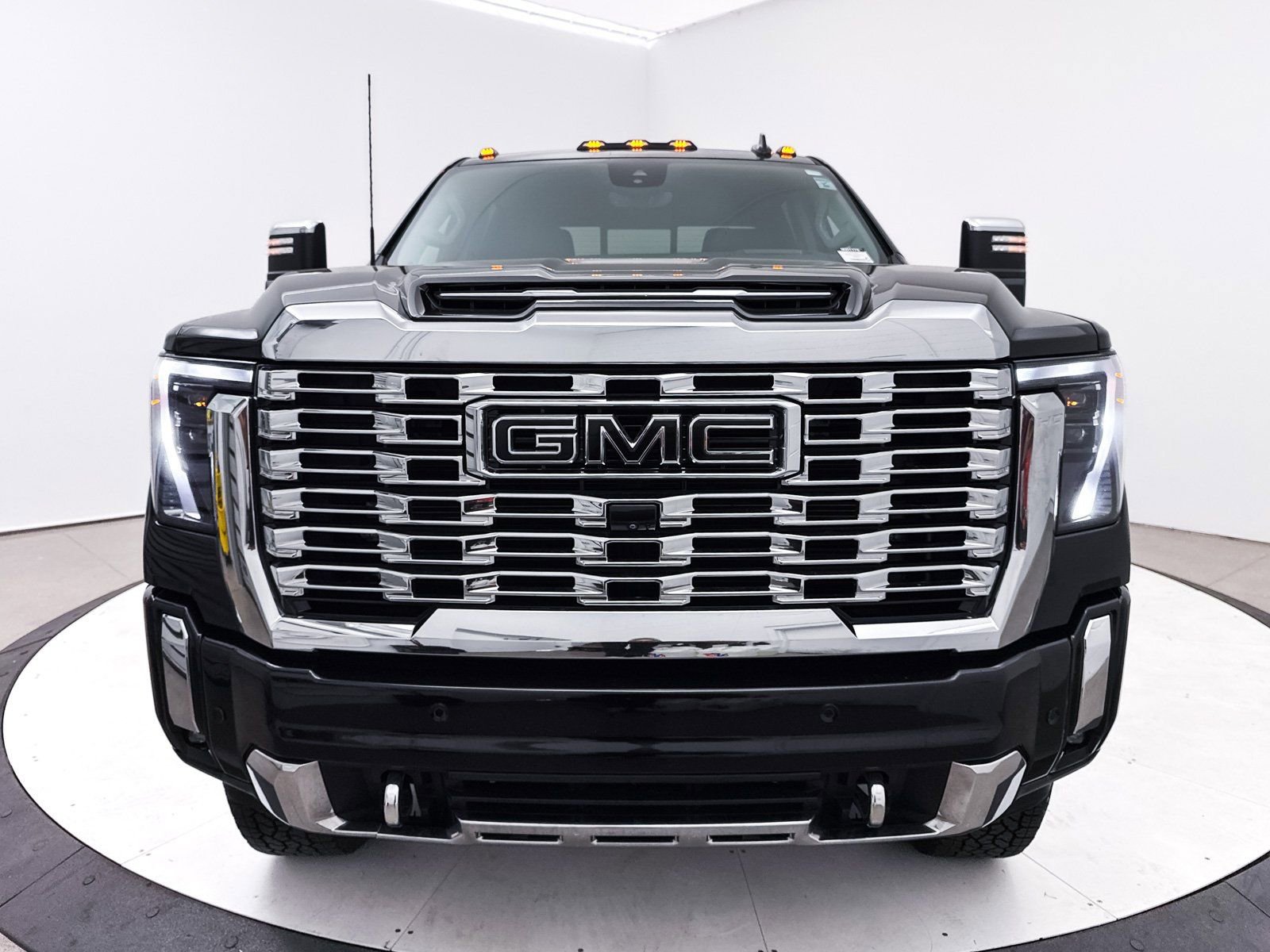 Used 2024 GMC Sierra 2500 Denali w/ Denali Reserve Package AWD/4WD image 16